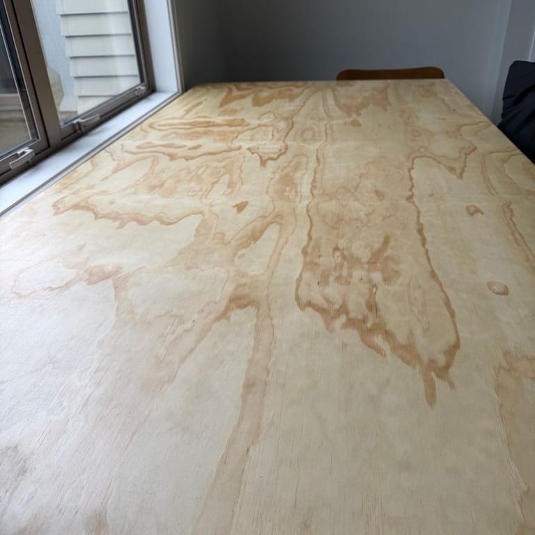 Close-up of the plywood top grain